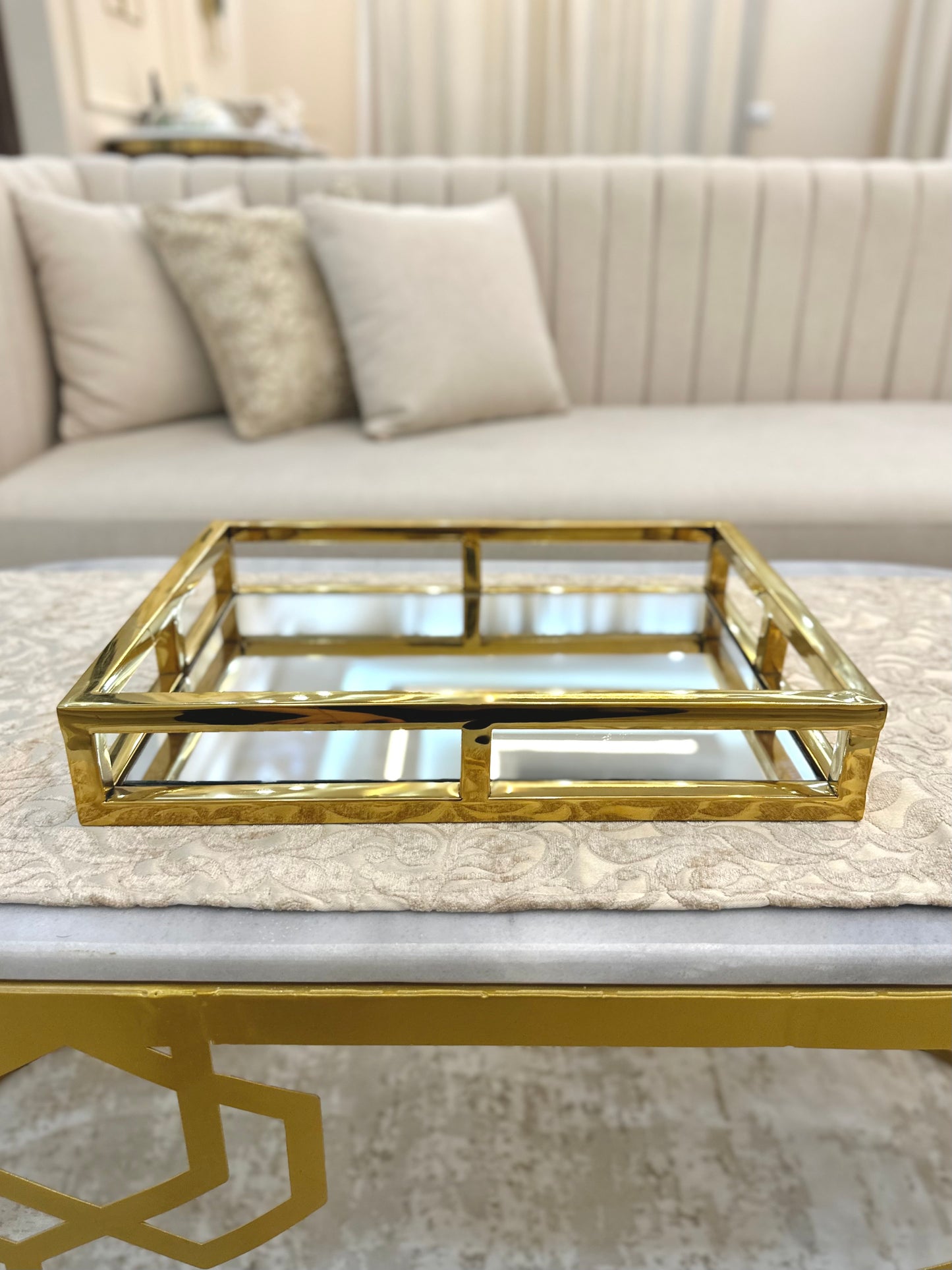 Rectangular mirror tray